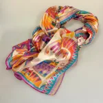 Silketørklæde Ponge XL - Burch Hvidt med Kulørte Katte, naturhvid, ecru, hvidt, kulørt, farverig, kattemotiv, katte tørklæde, 73476, laurel burch, ponge, silke, let, fyldig, sprød, farverig, kunst, amerikansk, katte, kattetørklæde, kattemotiv, katteejer, gave gaveide, fødselsdag, jubilæum, personlig, silkesjal, stola, ren, lækker, kvalitet, stort, over skuldrene, kunstnerisk, silketryk, klare, farver, biti, ribe