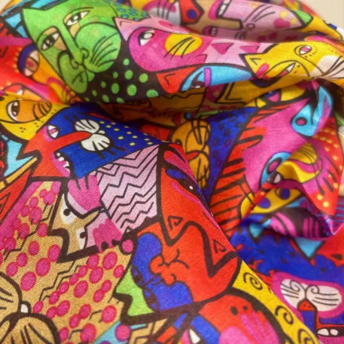 Silketørklæde Ponge XL - Burch Katte Multi, ponge, glat, glatvævet, sprød, let, stort, kulørt, multi, regnbue, farver, kattetørklæde, laurel burch, kattemotiv, ægte, fed, silke, ren, silkesatin, silketørklæde, med, katteelsker, ting med, stort, langt, lækkert, kvalitet, luksus, gave, gaveide, katteejer, missekatte, kunst, kunsttryk, kunstmotiv, silkestola, særligt, feminint, flot, biti, ribe, 71366,