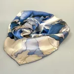 Silketørklæde Satin kvadratisk Stort - Blå Iris, iris, 73526, blå, blomster, kunst, silketryk, silk, screen, print, poetisk, smukt, luksuriøst, klassisk, klasse, lady like, posh, nobelt, alexandra schmitz, satin, silkesatin, fed, blank, ren, silke, firkantet, lille, bandana, nicki, tuch, taske, bandeaux, 100%, kvadratisk, smart, i halsen, i håret, hestehale, chic, paris, elegant, silketørklæde, gave, gaveide, biti, ribe, bio, flora, botanisk, botanik, flowers, feminint, yndigt, ekstravagant, fantastisk, elegant, lækker, kvalitet, rund fødselsdag, gave, afskedsgave, jubilæum, dame, ren, ægte, fed, silke, 100%, silkesatin, satin, mulberry,