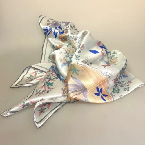Silketørklæde Satin kvadratisk Stort - Paradise, hawaii, eksotisk, sydhavsø, baunty, island, paradis, pastelfarver, lyst, elegant, sødt, fint, lækkert, kvalitet, yndigt, poetisk, palmer, stemningsfuldt, feminint, 73081, stort, firkantet, kvadratisk, fed, ren, ægte, silke, 100%, lady, sporty, smart, luksus, luksuriøst, lady, like, gave, gaveide, dame, tørklæde, silkesatin, biti, ribe