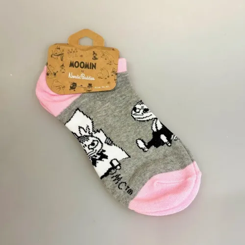 Strømper Lille My - Grå Rosa, lille MY, mumitroldene, moomin, mumidalen, strømper, sokker, sommersokker, footies, pige, dame, damesokker, pigestrømper, sneakers, sneaker strømper, tegneserie, cartoon, sjove, søde, glade, kvalitet, god, lækker, holdbare, sokker, strømper, bomuld, bomuldsstrømper, bomuldssokker, sjove, motiv, kulørte, farverige, humoristiske, mumisokker, mumistrømper,, økologisk, holdbare, gave, gaveide, fan, stærk, sej, forbillede, konfirmationsgave, konfirmand, gaveide, gave, biti, ribe, nordic boddies, LMY341