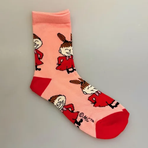 Strømper Lille My - Rosa Rød, ferskenrosa, pink, happy, glad, LMY17N, mumitroldene, moomin, mumidalen, strømper, sokker, sommersokker, footies, pige, dame, damesokker, pigestrømper, sneakers, sneaker strømper, tegneserie, cartoon, sjove, søde, glade, kvalitet, god, lækker, holdbare, sokker, strømper, bomuld, bomuldsstrømper, bomuldssokker, sjove, motiv, kulørte, farverige, humoristiske, mumisokker, mumistrømper,, økologisk, holdbare, gave, gaveide, fan, stærk, sej, forbillede, konfirmationsgave, konfirmand, gaveide, gave, biti, ribe, nordic boddies,