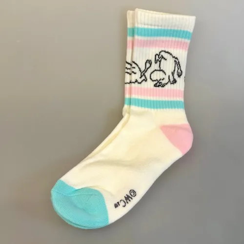 Strømper Sport - Mumi Koldbøtter, hvide, pastelfarver, miami, california, beach, pastel, farver, soft, retro, 80'erne, vibes, strand, snorkfrøkenen, lucky, socks, retro, farver, sjove, herlige, humoristiske, gave, gaveide, camping, outdoor, life, hike, sportssokker, sportsstrømper, ankelsokker, bomuld, bomuldssokker, feminint, tøset, cute, love, rosa, pink, babypink, lyssrød, rosa, kærlighed, pigesokker, pige, dame, girly, mumitroldene, moomin, mumidalen, strømper, sokker, sommersokker, dame, damesokker, pigestrømper, sneakers, sneaker strømper, tegneserie, cartoon, sjove, søde, glade, kvalitet, god, lækker, holdbare, sokker, strømper, bomuld, bomuldsstrømper, bomuldssokker, sjove, motiv, kulørte, farverige, humoristiske, mumisokker, mumistrømper,, økologisk, holdbare, gave, gaveide, fan, stærk, sej, forbillede, konfirmationsgave, konfirmand, gaveide, gave, biti, ribe, nordic boddies,