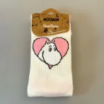 Strømper Sport - Mumi i Hjerte, ribsokker, sportssokker, sportsstrømper, ankelsokker, bomuld, bomuldssokker, hjerter, feminint, tøset, cute, love, rosa, pink, babypink, lyssrød, rosa, hjerter, kærlighed, pigesokker, pige, dame, girly, mumitroldene, moomin, mumidalen, strømper, sokker, sommersokker, dame, damesokker, pigestrømper, sneakers, sneaker strømper, tegneserie, cartoon, sjove, søde, glade, kvalitet, god, lækker, holdbare, sokker, strømper, bomuld, bomuldsstrømper, bomuldssokker, sjove, motiv, kulørte, farverige, humoristiske, mumisokker, mumistrømper,, økologisk, holdbare, gave, gaveide, fan, stærk, sej, forbillede, konfirmationsgave, konfirmand, gaveide, gave, biti, ribe, nordic boddies,