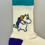 Strømper Sport - Mumi på Vandretur, rejse, rygsæk, jordomrejse, dannelsesrejse, lucky, socks, retro, farver, sjove, herlige, humoristiske, gave, gaveide, camping, outdoor, life, hike, sportssokker, sportsstrømper, ankelsokker, bomuld, bomuldssokker, hjerter, feminint, tøset, cute, love, rosa, pink, babypink, lyssrød, rosa, hjerter, kærlighed, pigesokker, pige, dame, girly, mumitroldene, moomin, mumidalen, strømper, sokker, sommersokker, dame, damesokker, pigestrømper, sneakers, sneaker strømper, tegneserie, cartoon, sjove, søde, glade, kvalitet, god, lækker, holdbare, sokker, strømper, bomuld, bomuldsstrømper, bomuldssokker, sjove, motiv, kulørte, farverige, humoristiske, mumisokker, mumistrømper,, økologisk, holdbare, gave, gaveide, fan, stærk, sej, forbillede, konfirmationsgave, konfirmand, gaveide, gave, biti, ribe, nordic boddies,