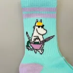 Strømper Sport - Snorfrøkenen Beach , miami, california, beach, pastel, farver, soft, retro, 80'erne, vibes, strand, snorkfrøkenen, lucky, socks, retro, farver, sjove, herlige, humoristiske, gave, gaveide, camping, outdoor, life, hike, sportssokker, sportsstrømper, ankelsokker, bomuld, bomuldssokker, hjerter, feminint, tøset, cute, love, rosa, pink, babypink, lyssrød, rosa, hjerter, kærlighed, pigesokker, pige, dame, girly, mumitroldene, moomin, mumidalen, strømper, sokker, sommersokker, dame, damesokker, pigestrømper, sneakers, sneaker strømper, tegneserie, cartoon, sjove, søde, glade, kvalitet, god, lækker, holdbare, sokker, strømper, bomuld, bomuldsstrømper, bomuldssokker, sjove, motiv, kulørte, farverige, humoristiske, mumisokker, mumistrømper,, økologisk, holdbare, gave, gaveide, fan, stærk, sej, forbillede, konfirmationsgave, konfirmand, gaveide, gave, biti, ribe, nordic boddies,