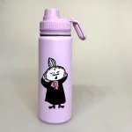 Termoflaske - Lille My Lilla, lyslilla, Lille MY, gnaven, gnavpot, lilla, hidsigprop, LMY 100C, piger, damer, voksne, fairy, pink, moomin, genert, flov, shy, embarassed, 100D, sjov, lækker, moomin, nordic buddies, 100A, kolde, varme, drikke, lækker, kvalitet, metal, metalflaske, termokande, motion, træning, kaffe, te, vand, pendler, skole, job, udflugt, togturen, mumi ting, gave, gaveide, konfirmation, praktisk, smart, cykeltur, gear, udstyr, piger, voksne, børn, flot, sjov, herlig, humoristisk, særlig, speciel, svensk, biti, ribe, mumitroldene, mumidalen, tove, janson,