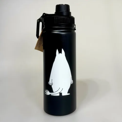Termoflaske - Mumi Grumpy, sort, gnaven, gnavpot, sej, cool, drenge, mænd, mopset, sjov, lækker, moomin, nordic buddies, 100A, kolde, varme, drikke, lækker, kvalitet, metal, metalflaske, termokande, motion, træning, kaffe, te, vand, pendler, skole, job, udflugt, togturen, pippi100, pippi ting, gave, gaveide, konfirmation, praktisk, smart, cykeltur, gear, udstyr, dreng, drenge, piger, voksne, børn, flot, sjov, herlig, humoristisk, særlig, speciel, svensk, biti, ribe, mumitroldene, mumidalen, tove, janson,