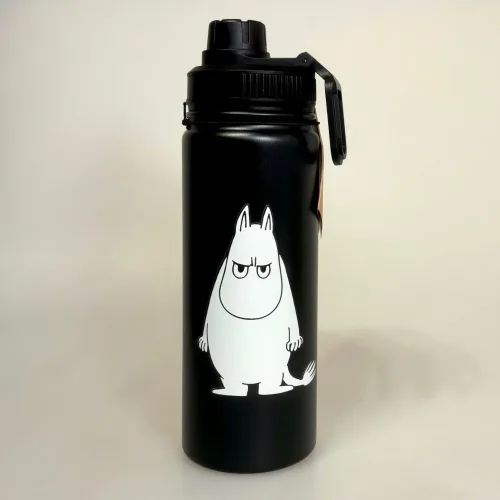 Termoflaske - Mumi Grumpy, sort, gnaven, gnavpot, sej, cool, drenge, mænd, mopset, sjov, lækker, moomin, nordic buddies, 100A, kolde, varme, drikke, lækker, kvalitet, metal, metalflaske, termokande, motion, træning, kaffe, te, vand, pendler, skole, job, udflugt, togturen, pippi100, pippi ting, gave, gaveide, konfirmation, praktisk, smart, cykeltur, gear, udstyr, dreng, drenge, piger, voksne, børn, flot, sjov, herlig, humoristisk, særlig, speciel, svensk, biti, ribe, mumitroldene, mumidalen, tove, janson,