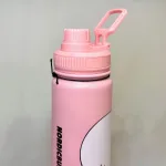 Termoflaske - Mumi Rosa, lyserød, piger, damer, voksne, fairy, pink, moomin, genert, flov, shy, embarassed, 100D, sjov, lækker, moomin, nordic buddies, 100A, kolde, varme, drikke, lækker, kvalitet, metal, metalflaske, termokande, motion, træning, kaffe, te, vand, pendler, skole, job, udflugt, togturen, pippi100, pippi ting, gave, gaveide, konfirmation, praktisk, smart, cykeltur, gear, udstyr, dreng, drenge, piger, voksne, børn, flot, sjov, herlig, humoristisk, særlig, speciel, svensk, biti, ribe, mumitroldene, mumidalen, tove, janson,