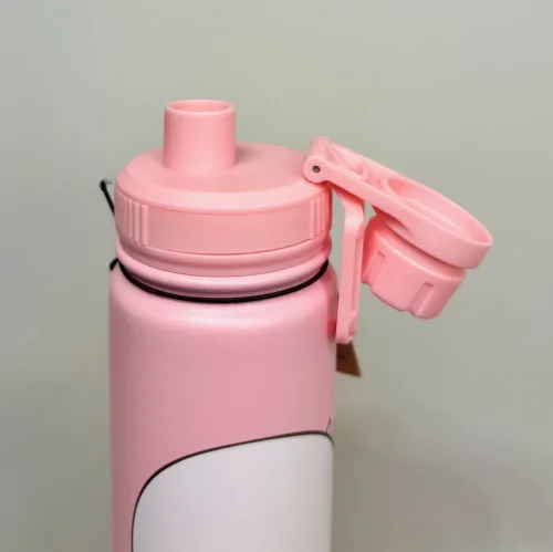Termoflaske - Mumi Rosa, lyserød, piger, damer, voksne, fairy, pink, moomin, genert, flov, shy, embarassed, 100D, sjov, lækker, moomin, nordic buddies, 100A, kolde, varme, drikke, lækker, kvalitet, metal, metalflaske, termokande, motion, træning, kaffe, te, vand, pendler, skole, job, udflugt, togturen, pippi100, pippi ting, gave, gaveide, konfirmation, praktisk, smart, cykeltur, gear, udstyr, dreng, drenge, piger, voksne, børn, flot, sjov, herlig, humoristisk, særlig, speciel, svensk, biti, ribe, mumitroldene, mumidalen, tove, janson,