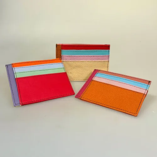 Unika Kortetui i Læder - Flerfarvet med Lomme Rød, H Rød/Pastel, I Orange/Pastel, G Rød/denim, farver, kulørt, little elephant, my wallit, italiensk, spansk, kortetui, kortholder, kortpung, lille, kompakt, credit cards, kreditkort, unisex, farveglad, særlig, speciel, flot, unika, kun en af hver, one of a kind, piger, damer, mænd, lomme, gave, gaveide, billig, lækker, skind, læder, pung, kort, cool, biti, ribe, vadehavet, 81047