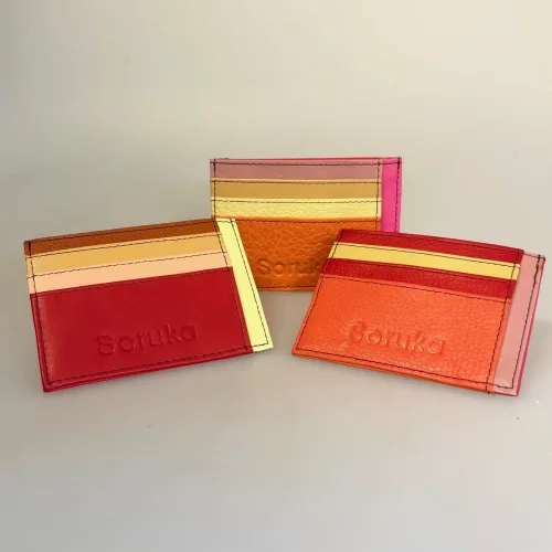 Unika Kortetui i Læder - Flerfarvet med Lomme Rød, H Rød/Pastel, I Orange/Pastel, G Rød/denim, farver, kulørt, little elephant, my wallit, italiensk, spansk, kortetui, kortholder, kortpung, lille, kompakt, credit cards, kreditkort, unisex, farveglad, særlig, speciel, flot, unika, kun en af hver, one of a kind, piger, damer, mænd, lomme, gave, gaveide, billig, lækker, skind, læder, pung, kort, cool, biti, ribe, vadehavet, 81047