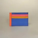 Unika Kortetui i Læder - Flerfarvet med Lomme blå, F Blå/Hindbær, farver, kulørt, little elephant, my wallit, italiensk, spansk, kortetui, kortholder, kortpung, lille, kompakt, credit cards, kreditkort, unisex, farveglad, særlig, speciel, flot, unika, kun en af hver, one of a kind, piger, damer, mænd, lomme, gave, gaveide, billig, lækker, skind, læder, pung, kort, cool, biti, ribe, vadehavet, 81047