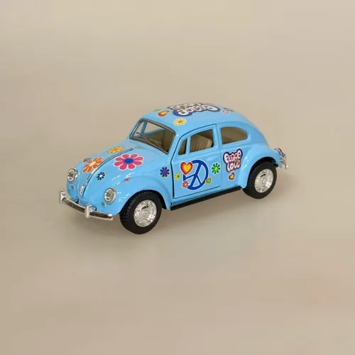 VW Folkevogn Bobbel Classic - Peace Lyseblå, pastelblå, babyblå, blå, 1967, peace, love, harmony, hippie, flower, power, 1967, 1960'erne, sixties, peacetegn, blomster, lysegul, pastelgul, 12233, Bil metal, volkswagen, VW, folkevogn, nedgroet negl, asfaltboble, asfaltbobbel, klassisk, folkevogn, folkevognsbobbel, folkevognsboble, bobbel, bobble, boble, , modelbil, model, kopi, samlere, biti, ribe, sixseven, 67