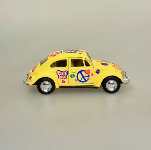 VW Folkevogn Bobbel Classic - Peace Lysegul, peace, love, harmony, hippie, flower, power, 1967, 1960'erne, sixties, peacetegn, blomster, lysegul, pastelgul, 12233, Bil metal, volkswagen, VW, folkevogn, nedgroet negl, asfaltboble, asfaltbobbel, klassisk, folkevogn, folkevognsbobbel, folkevognsboble, bobbel, bobble, boble, , modelbil, model, kopi, samlere, biti, ribe
