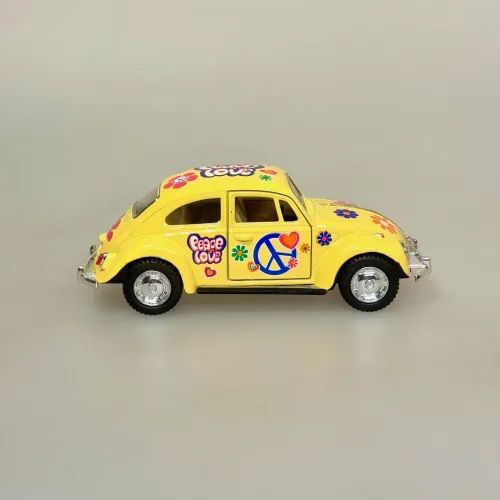 VW Folkevogn Bobbel Classic - Peace Lysegul, peace, love, harmony, hippie, flower, power, 1967, 1960'erne, sixties, peacetegn, blomster, lysegul, pastelgul, 12233, Bil metal, volkswagen, VW, folkevogn, nedgroet negl, asfaltboble, asfaltbobbel, klassisk, folkevogn, folkevognsbobbel, folkevognsboble, bobbel, bobble, boble, , modelbil, model, kopi, samlere, biti, ribe