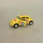 VW Folkevogn Bobbel Classic - Peace Lysegul, peace, love, harmony, hippie, flower, power, 1967, 1960'erne, sixties, peacetegn, blomster, lysegul, pastelgul, 12233, Bil metal, volkswagen, VW, folkevogn, nedgroet negl, asfaltboble, asfaltbobbel, klassisk, folkevogn, folkevognsbobbel, folkevognsboble, bobbel, bobble, boble, , modelbil, model, kopi, samlere, biti, ribe