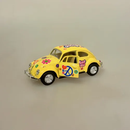 VW Folkevogn Bobbel Classic - Peace Lysegul, peace, love, harmony, hippie, flower, power, 1967, 1960'erne, sixties, peacetegn, blomster, lysegul, pastelgul, 12233, Bil metal, volkswagen, VW, folkevogn, nedgroet negl, asfaltboble, asfaltbobbel, klassisk, folkevogn, folkevognsbobbel, folkevognsboble, bobbel, bobble, boble, , modelbil, model, kopi, samlere, biti, ribe