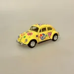 VW Folkevogn Bobbel Classic - Peace Lysegul, peace, love, harmony, hippie, flower, power, 1967, 1960'erne, sixties, peacetegn, blomster, lysegul, pastelgul, 12233, Bil metal, volkswagen, VW, folkevogn, nedgroet negl, asfaltboble, asfaltbobbel, klassisk, folkevogn, folkevognsbobbel, folkevognsboble, bobbel, bobble, boble, , modelbil, model, kopi, samlere, biti, ribe