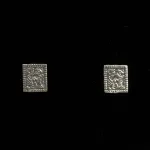 Vikinge Ørestikkere i Sølv - Guldgubbe Kys, kærlighed, amulet, lykkebringende, firkantede, øreringe, ørestikker, studs, ægte, ren, sølv, sterling, 925, 06-165-15, stikkere, interessante, spændende, smykker, sølvsmykker, sølvøreringe, aser, asatro, gamle, guder, vikinger, vikingesmykker, museumssmykker, historiske, smykker, fund, ægte, original, fund, udgravninger, biti, ribe