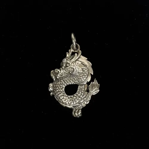 Vikingevedhæng i Sølv - Drage Snoet som S. kd, 56061, s-formet, let, kløer, arrig, sølvvedhæng, mytologi, magisk, væsen, eventyr, asgård, udgård, midgård, thor, rollespil, fabeldyr,