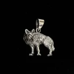 Vikingevedhæng i Sølv - Fenris Ulven, kd, 98521, tredimensionel, flot, smuk, ulv, ulvesmykke, ulve i danmark, vilde, dyr, rovdyr, fenris, fenrisulven, ulvevedhæng, ægte, ren, sølv, sterling, original, dyr, mytologi, ragnarok, thyr, aser, vikinger, vikingesmykker, historiske, museums, smykke, vedhæng, fund, inyeressant, gave, gaveide, kraftfuldt, amulet, totem, beskytte, biti, ribe