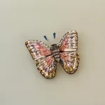 Håndlavet Broche Rosa Morpho Sommerfugl, blue, morpho godarti, butterfly, tl-b-777, rosa, violet, lille, sommerfugl, sommerfuglebroche, dæmpede, farver, varme, smuk, kunstværk, kunst, trovelore, særlig, unik, broderi, broderist, broedribe, ribe, biti, smykke, broche, sommerfugl, sommerfuglebroche, sommerfuglesmykke, gave, gaveide, jubilæum, rund, fødselsdag, eksklusiv,