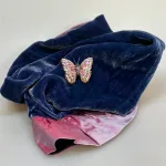 Håndlavet Broche Rosa Morpho Sommerfugl, blue, morpho godarti, butterfly, tl-b-777, rosa, violet, lille, sommerfugl, sommerfuglebroche, dæmpede, farver, varme, smuk, kunstværk, kunst, trovelore, særlig, unik, broderi, broderist, broedribe, ribe, biti, smykke, broche, sommerfugl, sommerfuglebroche, sommerfuglesmykke, gave, gaveide, jubilæum, rund, fødselsdag, eksklusiv,