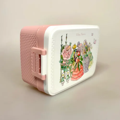 Madkasse - Dobbelt med Klemmer Blomsterfesten, rose, blomster, ätt start, til, piger, børn, feminin, sød, blomstereng, bio diversitet, insekter, bier, vild med vilje, natur, vilde, mark, haven, lækker, pæn, skole, job, madpakke, mad, frokost, praktisk, børnehave, biti, ribe, elsa beskow, svensk, motiv, blomsterbarn, årets saga, blomsternes fest