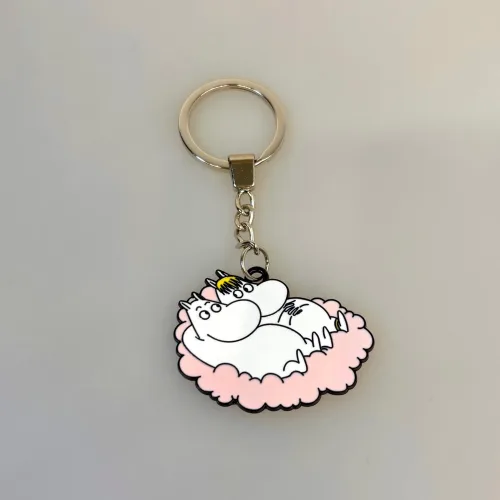 Nøglering - Mumi & Snorkfrøkenen på Lyserød Sky, kærlighed, moomin123D, rosa, lyserød, sød, cute, kærester, love, metalnøglering, emalje, emaljeret, kvalitet, lækker, taskepynt, gave, gaveide, konfirmation, konfirmand, mumiting, mumidalen, moomin, biti, ribe