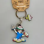 Nøglering - Pippi Langstrømpe med Kager, pippiting, pippinøglering, pippi123A, fødselsdag, kager, kalas, bager, konditor, den store bagedyst, symbolsk, konfirmation, konfirmand, elsker, at, gave, ide, penge, asrid lindgren, stærk, god, sød, biti, ribe, metalnøglering, emaljeret, kulørt, farverig, flot,