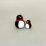 Pingvin - Håndlavet af Træ - Rund, 5 cm, svensk, spegels, 320200, trædyr, fugl, sydpolen, arktis, pinguin, pingvin, træpingvin, figur, design, håndlavet, kunsthåndværk, brugskunst, personlig, gave, gaveide, symbolsk, biti, ribe