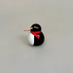Pingvin - Håndlavet af Træ - Rund, 5 cm, svensk, spegels, 320200, trædyr, fugl, sydpolen, arktis, pinguin, pingvin, træpingvin, figur, design, håndlavet, kunsthåndværk, brugskunst, personlig, gave, gaveide, symbolsk, biti, ribe