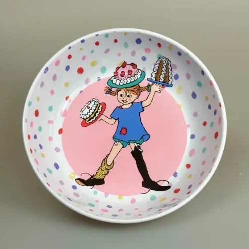Pippi Langstrømpe Skål - Kager og Prikker, rätt start, pippi, langstrømpe, astrid lindgren, fødselsdag, kager, 5504, birthday, børn, børneservice, børneskål, skål, ymerskål, morgenmadsskål, snacks, fødevaregodkendt, kvalitet, svensk, moderne, nyfortolket, børneservice, dyb, tallerken, poetisk, gave, gaveide, barnedåb, barnebarn, barselsgave, baby shower, gaveide, til børn, yndig, sød, særlig, ide, melamin, baby, småbørn, spise selv, biti, ribe
