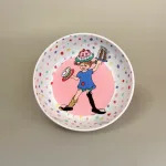 Pippi Langstrømpe Skål - Kager og Prikker, rätt start, pippi, langstrømpe, astrid lindgren, fødselsdag, kager, 5504, birthday, børn, børneservice, børneskål, skål, ymerskål, morgenmadsskål, snacks, fødevaregodkendt, kvalitet, svensk, moderne, nyfortolket, børneservice, dyb, tallerken, poetisk, gave, gaveide, barnedåb, barnebarn, barselsgave, baby shower, gaveide, til børn, yndig, sød, særlig, ide, melamin, baby, småbørn, spise selv, biti, ribe