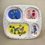 Pippi Langstrømpe Tallerken med Rum, ruminddelt, separeret, hver for sig, aftensmad, snacks, gnavegrønt, eftermiddagsmad, frugt, eftermiddagsfrugt, tapas, børnetallerken, babytallerken, fingermad, slik, bakketallerken, madbakke, rätt start, pippi, langstrømpe, astrid lindgren, fødselsdag, kager, 5504, birthday, børn, børneservice, børneskål, skål, ymerskål, morgenmadsskål, snacks, fødevaregodkendt, kvalitet, svensk, moderne, nyfortolket, børneservice, dyb, tallerken, poetisk, gave, gaveide, barnedåb, barnebarn, barselsgave, baby shower, gaveide, til børn, yndig, sød, særlig, ide, melamin, baby, småbørn, spise selv, biti, ribe