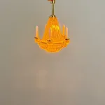 Miniature Krystal Lysekrone Lille, krystallyskrone, krystal, loftslampe, plafond, pendel, miniature, tre, arme, lysekrone, smart, batteri, ledningsfri, standerlampe, gulvlampe, retro, symbolsk, gave, lampe i gave, gavekort, lampekøb, miniature, 1:12, dukkehus, tilbehør, ting til, dukkehuset, lamper, belysning, batteri, nisser, nissehus, nissebo, nissedør, hygge, julekrybbe, julelandskab, mini, lamper, biti, ribe