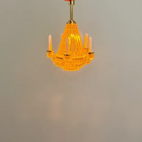Miniature Krystal Lysekrone Lille, krystallyskrone, krystal, loftslampe, plafond, pendel, miniature, tre, arme, lysekrone, smart, batteri, ledningsfri, standerlampe, gulvlampe, retro, symbolsk, gave, lampe i gave, gavekort, lampekøb, miniature, 1:12, dukkehus, tilbehør, ting til, dukkehuset, lamper, belysning, batteri, nisser, nissehus, nissebo, nissedør, hygge, julekrybbe, julelandskab, mini, lamper, biti, ribe