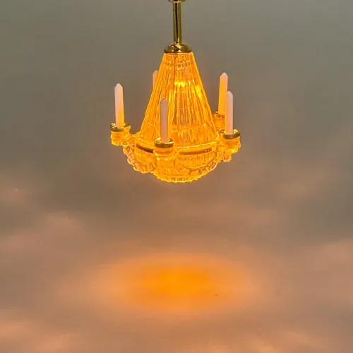 Miniature Krystal Lysekrone Lille, krystallyskrone, krystal, loftslampe, plafond, pendel, miniature, tre, arme, lysekrone, smart, batteri, ledningsfri, standerlampe, gulvlampe, retro, symbolsk, gave, lampe i gave, gavekort, lampekøb, miniature, 1:12, dukkehus, tilbehør, ting til, dukkehuset, lamper, belysning, batteri, nisser, nissehus, nissebo, nissedør, hygge, julekrybbe, julelandskab, mini, lamper, biti, ribe