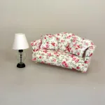 Miniature Sofa Polstret med Blomster, Miniature Lampe Klart Glas med Hvid Skærm, boheme, lounge, bordlampe, guldlampe, stilig, 8055L, glaslampe, organisk, batteri, ledningsfri, standerlampe, gulvlampe, retro, symbolsk, gave, lampe i gave, gavekort, lampekøb, miniature, 1:12, dukkehus, tilbehør, ting til, dukkehuset, lamper, belysning, batteri, nisser, nissehus, nissebo, nissedør, hygge, julekrybbe, julelandskab, mini, lamper, biti, ribe