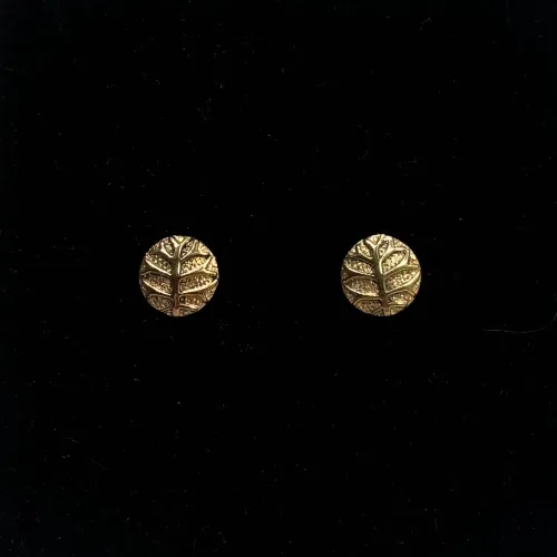 Bronze Ørestikkere - Rund Massiv Yggdrasil, rund, knap, ørestikker, livstræ, yggdrasil, livstræet, ask, vikinger, vikingesmykker, nordisk, mytologi, tro, vikingetro, aser, asatro, museumssmykker, fund, original, ægte, gylden, bronze, bronzesmykker, biti, ribe