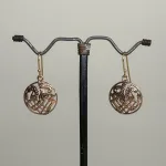 Bronze Vikingeøreringe - Odins Hest Sleipner Flet, hest, slejpner, sleipner, sleipnir, odins, otte ben, ottebenet, hurtig, magisk, vikingesmykker, vikinge, vikingeøreringe, keltisk flet, runde, gyldne, bronze, fund, kopi, ægte, original, fabeldyr, aser, asatro, mytologi, gamle, guder, danmark, dansk, danefæ, biti, ribe, 239-30