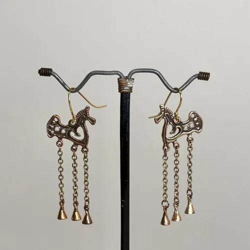 Bronze Vikingeøreringe - Odins Hest Sleipner Kæder, 239-5, lange, bronze, gylden, kobber, Odins Hest Sleipner Flet, hest, slejpner, sleipner, sleipnir, odins, otte ben, ottebenet, hurtig, magisk, vikingesmykker, vikinge, vikingeøreringe, keltisk flet, runde, gyldne, bronze, fund, kopi, ægte, original, fabeldyr, aser, asatro, mytologi, gamle, guder, danmark, dansk, danefæ, biti, ribe,