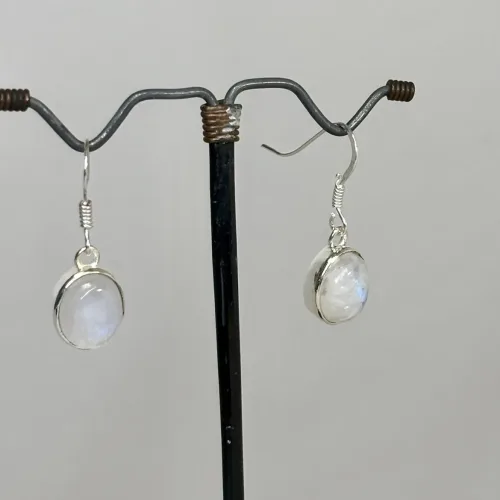 Sølv Ørenringe med Månesten Oval, maanesten, moonstone, BLT, ædelsten, halvædelsten, mineraler, sten, krystaller, stensmykker, ægte, sterling sølv, ren, 925, øreringe, ørehængere, hænge, sølvøreringe, flotte, kvalitet, boho, boheme, særlige, gave, gaveide, specielle, biti, ribe, maanesten, stine a, enamel, cph, dansk, design, danske, brands,