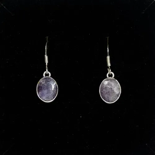 Sølv Ørenringe med Sodalit Oval , diamnat cut, diamant sleben, facet, sodalit, grå, blå, lilla, ægte, ædelsten, halvædelsten, krystaller, mineraler, øreringe, ørenringe, ørehængere, hænge, enkle, klassiske, smukke, gave, gaveide, stilige, tidsløse, tidløse, elegante, lækre, kvalitet, flotte, biti, ribe, susanne friis bjørner, enamel, stine a, maanesten, cph, dansk, design, brands, BLT,