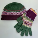 Hue Uld - Eribé Beanie med Opslag Bordeaux Grøn, tyrian, thistle, rullekant, oprullet, ombuk, opslag, ombuk, lilla, vinrød, aubergine, rosa, tyrian, eribe, skotsk, farver, smart, tidsløs, klassisk, flot, lækker, kvalitet, uld, ren, ulden, tynd, blød, let,strikket, fintstrikket, skotsk, engelsk, design, country, side, biti, ribe, eribe, sort sol, vadehavet, marsken, gave, gaveide, julegave, efterår, vinter,