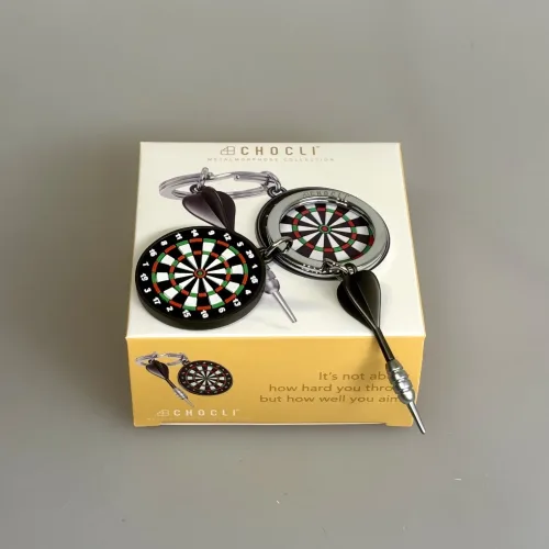 Nøglering - Dartskive og Dartpil, dart, spil, værtshus, mtm, 383-01, bullseye, vinder, gave, gaveide, personlig, symbolsk, efterløn, brunt, biti, ribe,