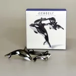 Nøglering Spækhugger med Unge, mor og barn, befri willi, befri, orca, hval, whale, spækhugger, blåhval, havet, fisk, dykker, undervands, biolog, havbiolog, marine, sang, svømme, sejle, symbolsk, jonas, flot, lækker, akvarium, biti, ribe, vadehavet, danmark, havbiolog, delfin, tandhval,