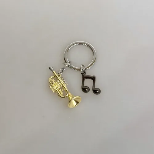 Nøglering Trompet & Node, trumpet, 401-01, messingblæser, trompetist, instrument, musikalsk, musik, elsker, musiker, konservatorie, jazz, jazzmusik, gave, symbolsk, lækker, kvalitet, pengegave, koncert, hornorkester, symfoni, orkester, nøglering, gave, musikgave, biti, ribe